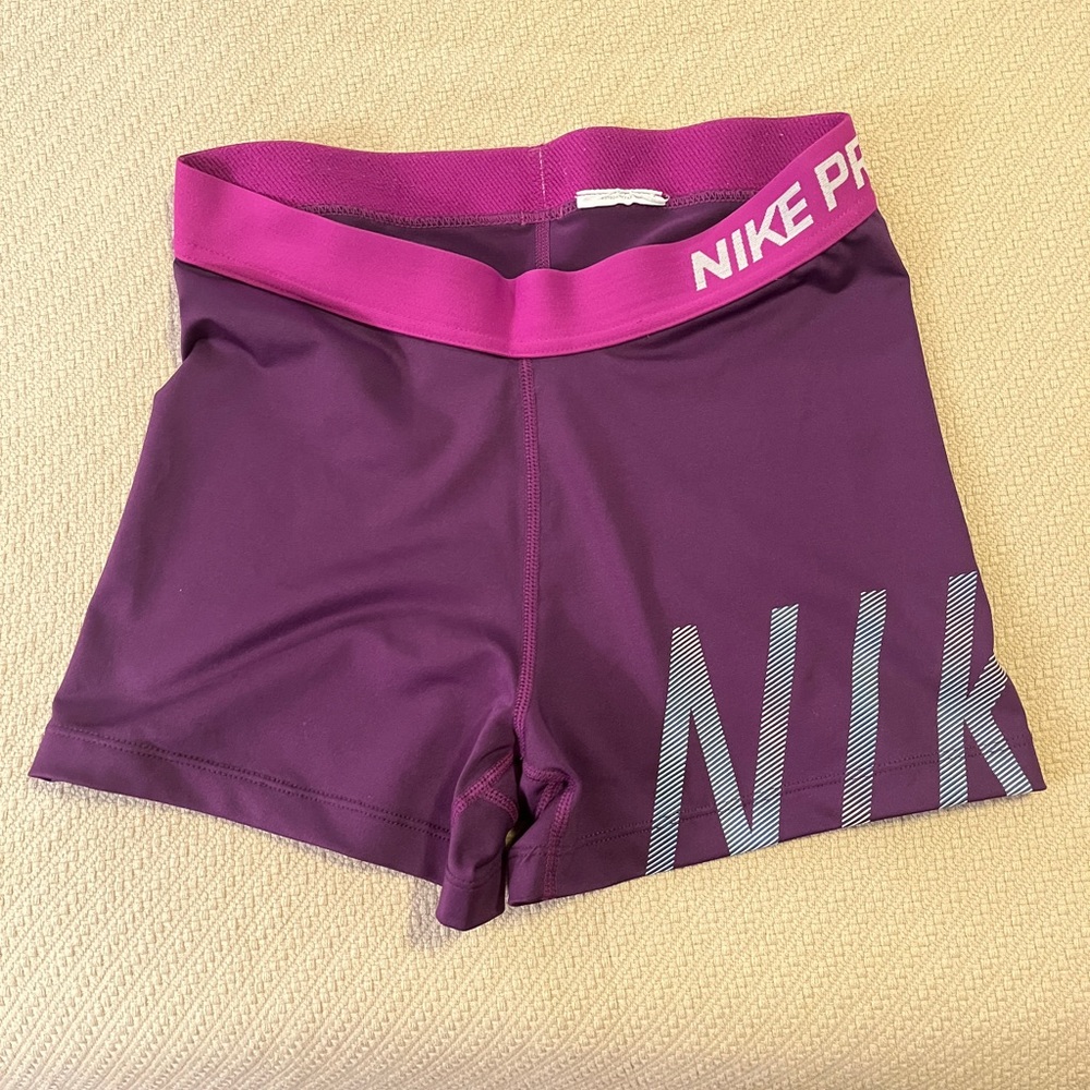 Nike Pros Shorts 3-inch Nike Pro Womens size M ( Medium ) athletic Nike shorts